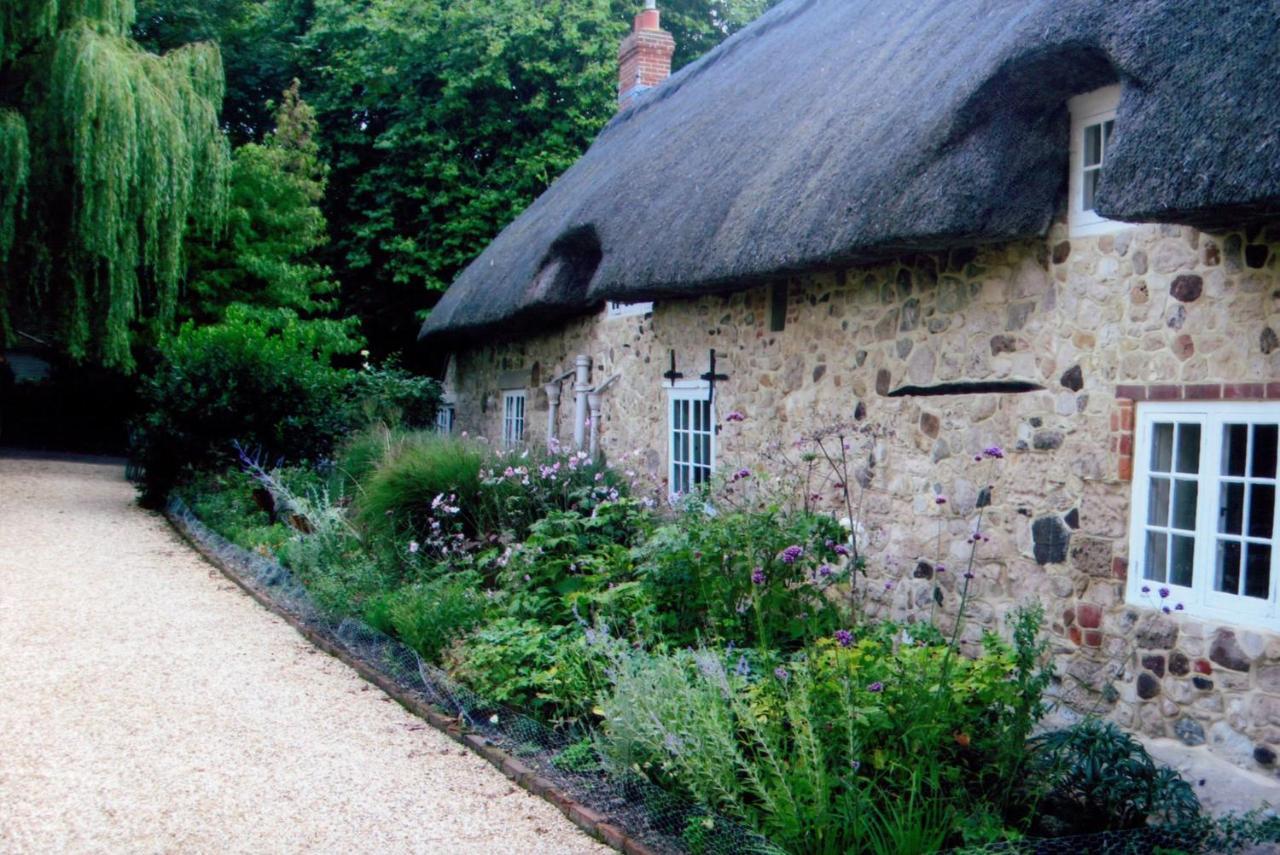 Afton Thatch: Beautiful Thatched Family Cottage Freshwater Bagian luar foto