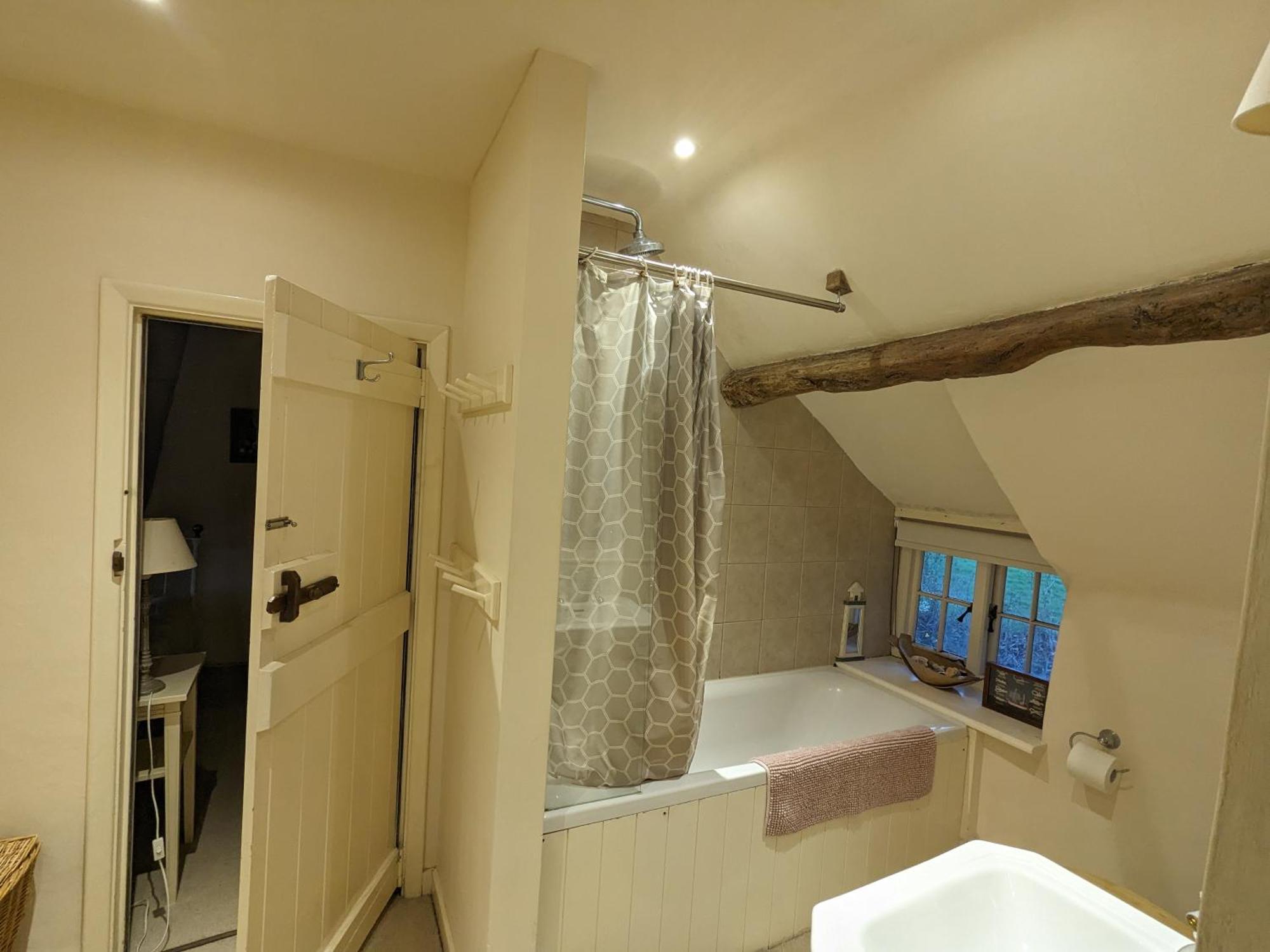 Afton Thatch: Beautiful Thatched Family Cottage Freshwater Bagian luar foto